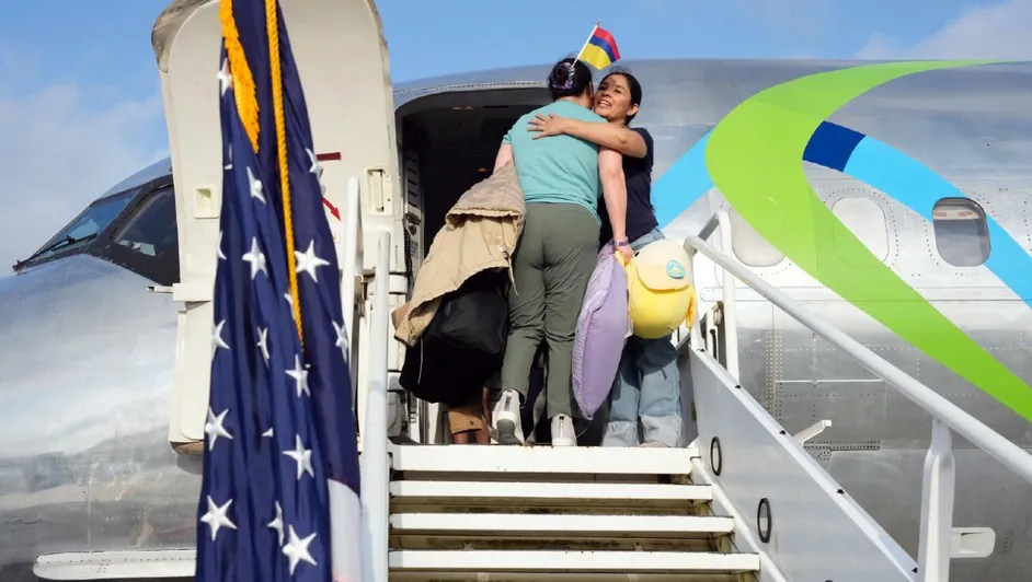Migrantes se autodeportan con apoyo económico del gobierno de EE. UU.