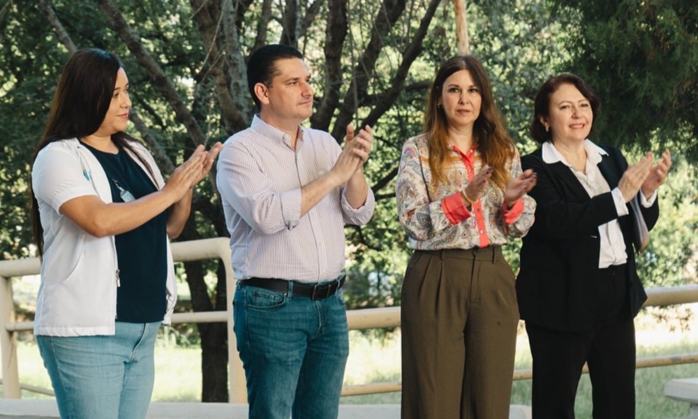 Luis Cavazos motiva a estudiantes a construir su futuro en regreso a clases